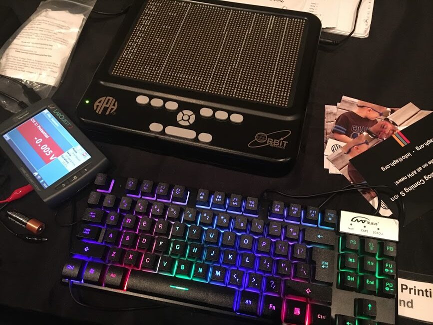 Image of the Talking Labquest 2 and keyboard